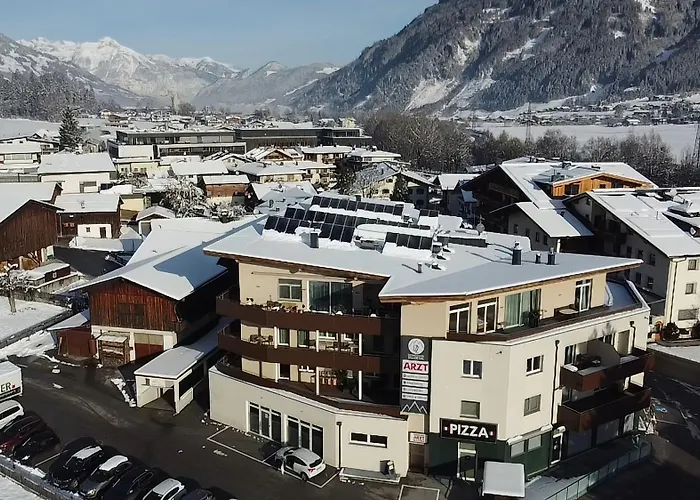 アパートホテル Alptirol 4*