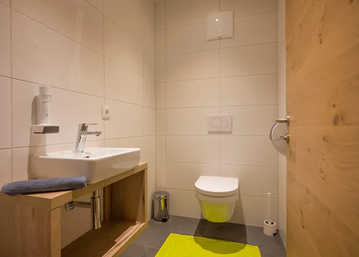 Alptirol アパートホテル 4*