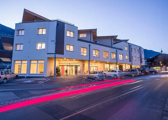 Alptirol アパートホテル 4*