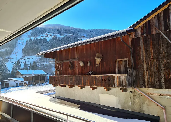 Alptirol アパートホテル 4*